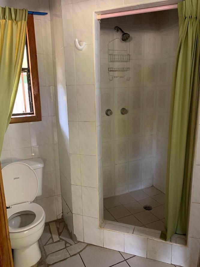 Coconut Tree West End Hotel Екстериор снимка