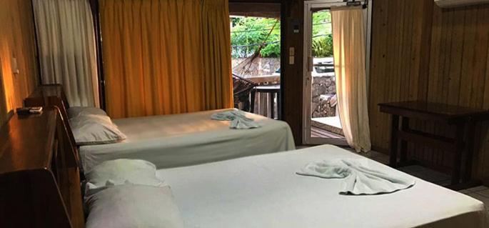 Coconut Tree West End Hotel Екстериор снимка