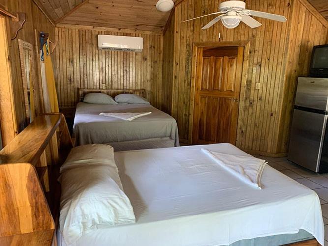 Coconut Tree West End Hotel Екстериор снимка
