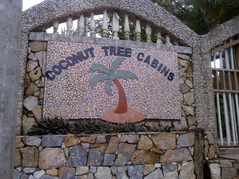 Coconut Tree West End Hotel Екстериор снимка